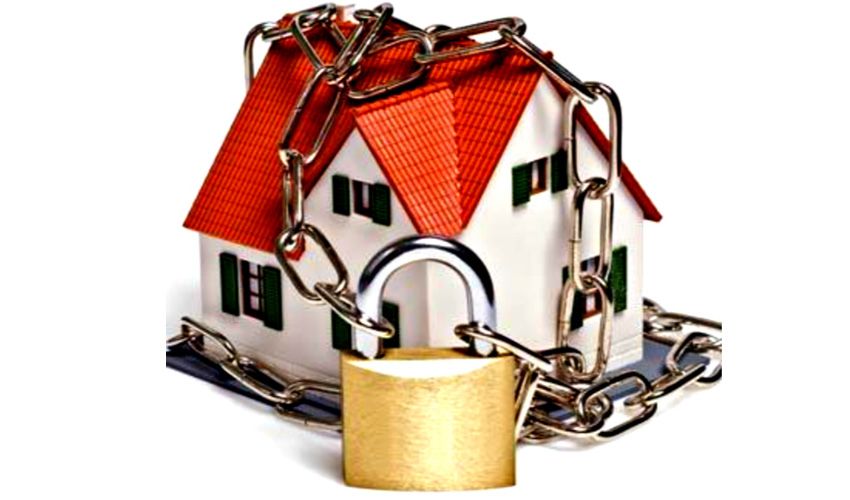 Huis in Gemert, met ketting en hangslot erbij getekend